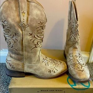 New boots never worn